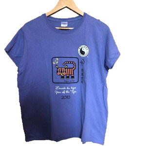 Women’s Vintage 2010 Year of the Tiger Graphic Tee Large